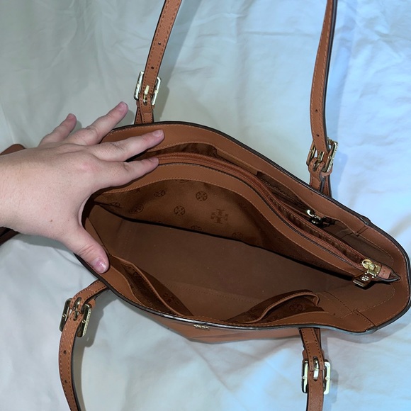 Tory Burch - Robinson Tote and Robinson Continental Zip Wallet - Picture 5 of 12